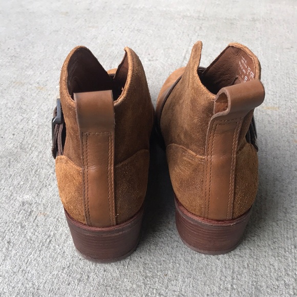 UGG Wright Belted Boot - Picture 6 of 7